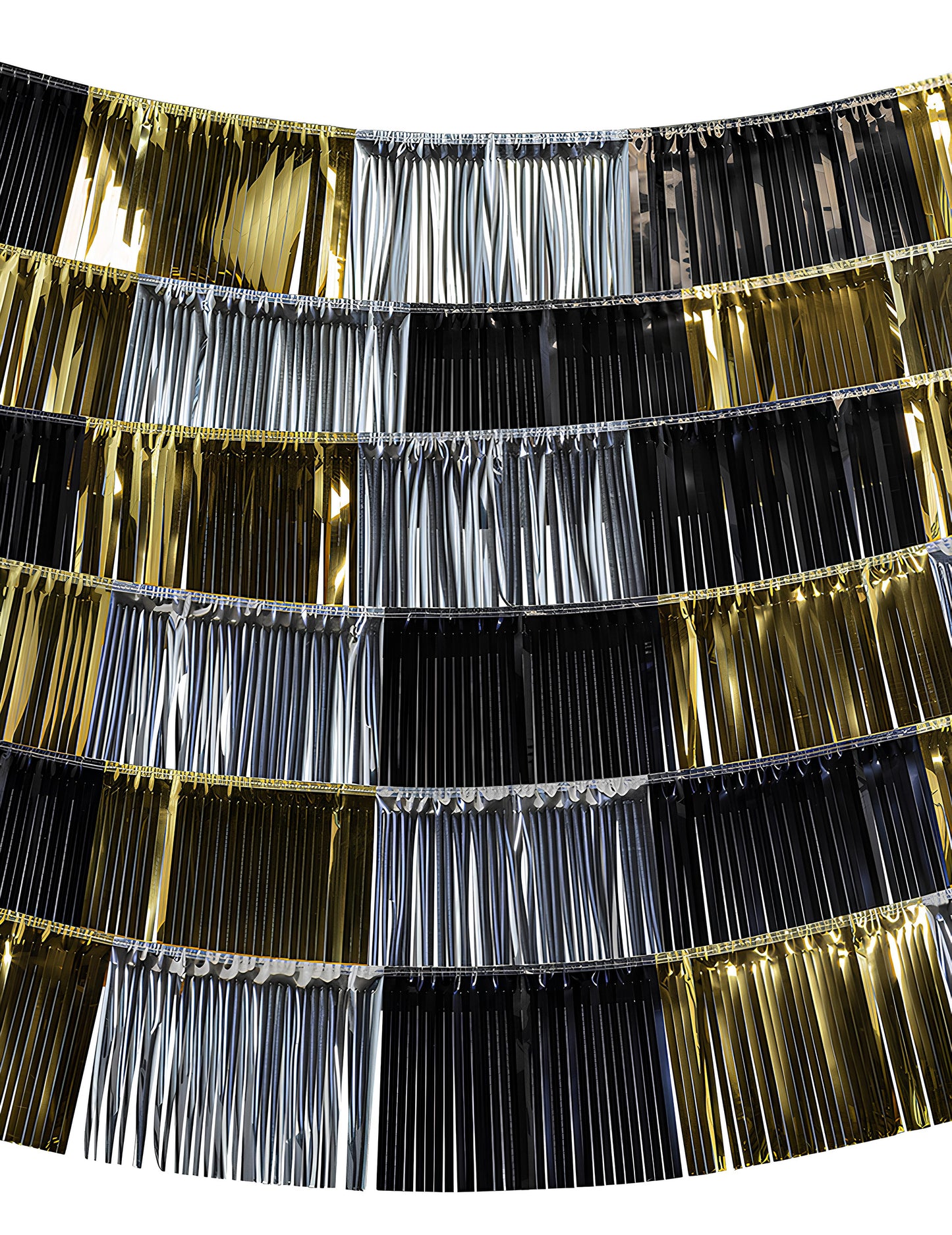 1 pozadie 6 strapcových kovových girland 150 x 26 cm