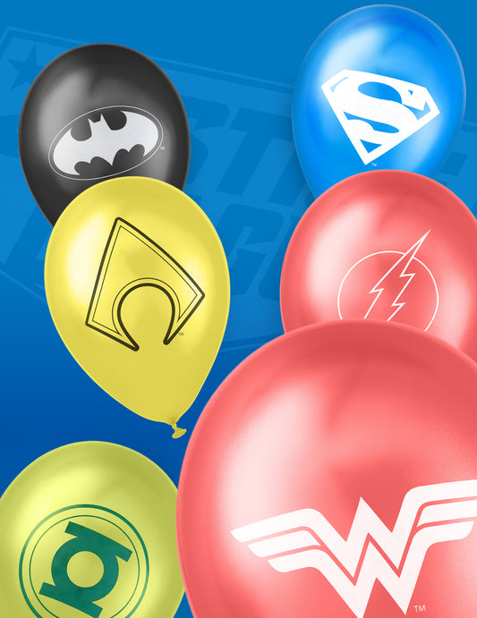 Gros plan sur les logos des ballons latex Justice League