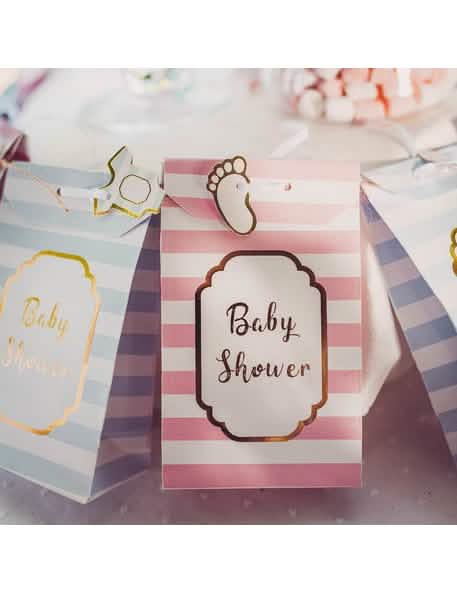 Detailný záber na štítky malý zázrak na baby shower ružová a zlatá s stuhami