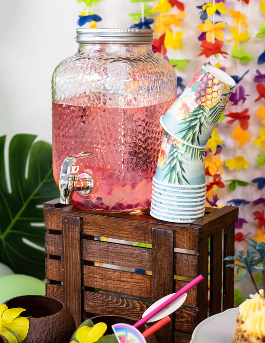 Mise en situation sur un buffet des gobelets Hawaii party