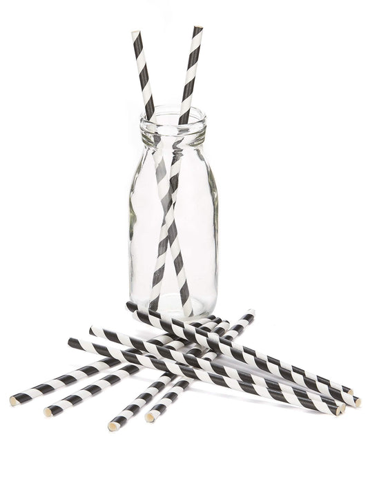 Mise en situation des pailles en carton rayées noires et blanches