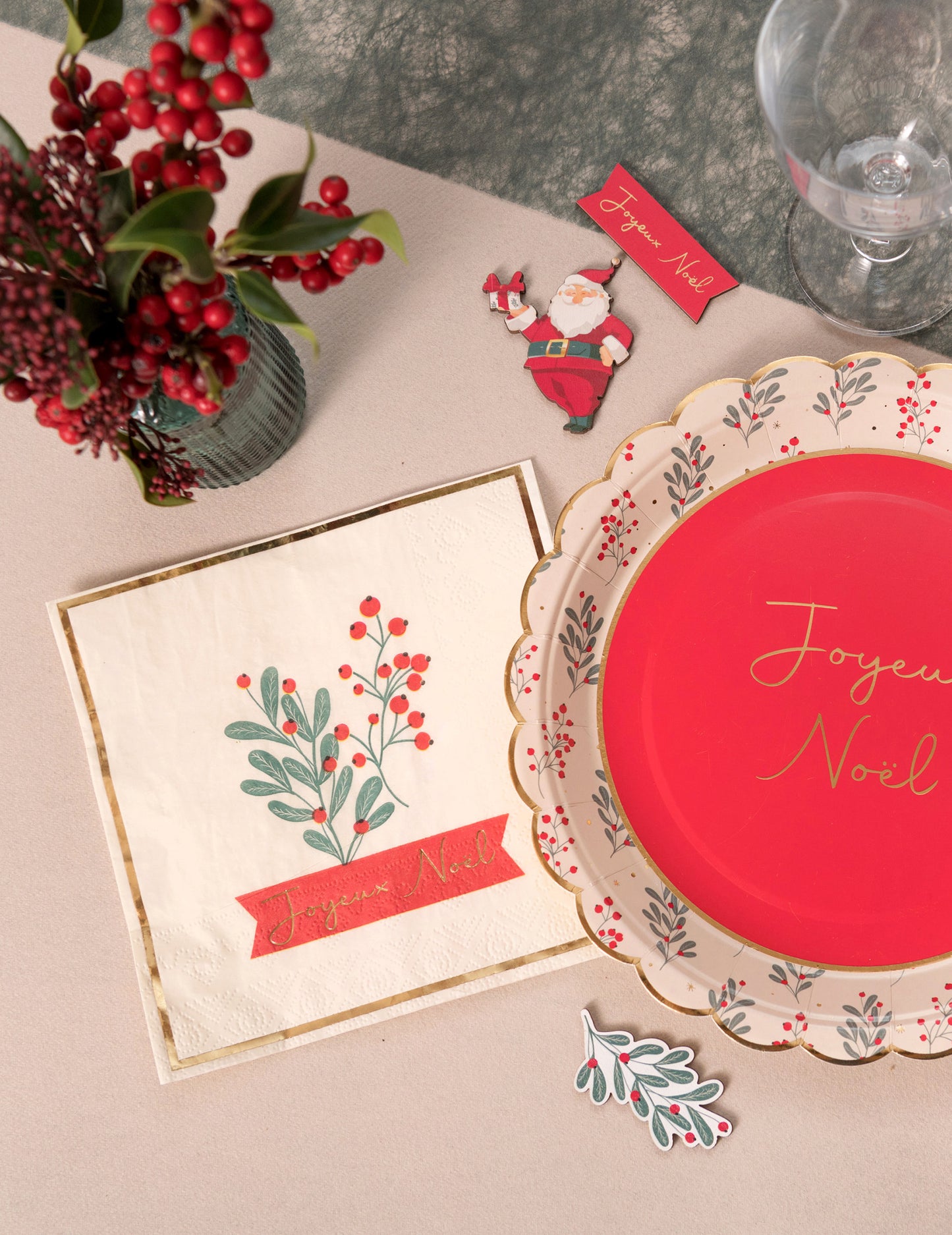 10 vianočných obrúskov s cezmínou 33 x 33 cm zlatý okraj