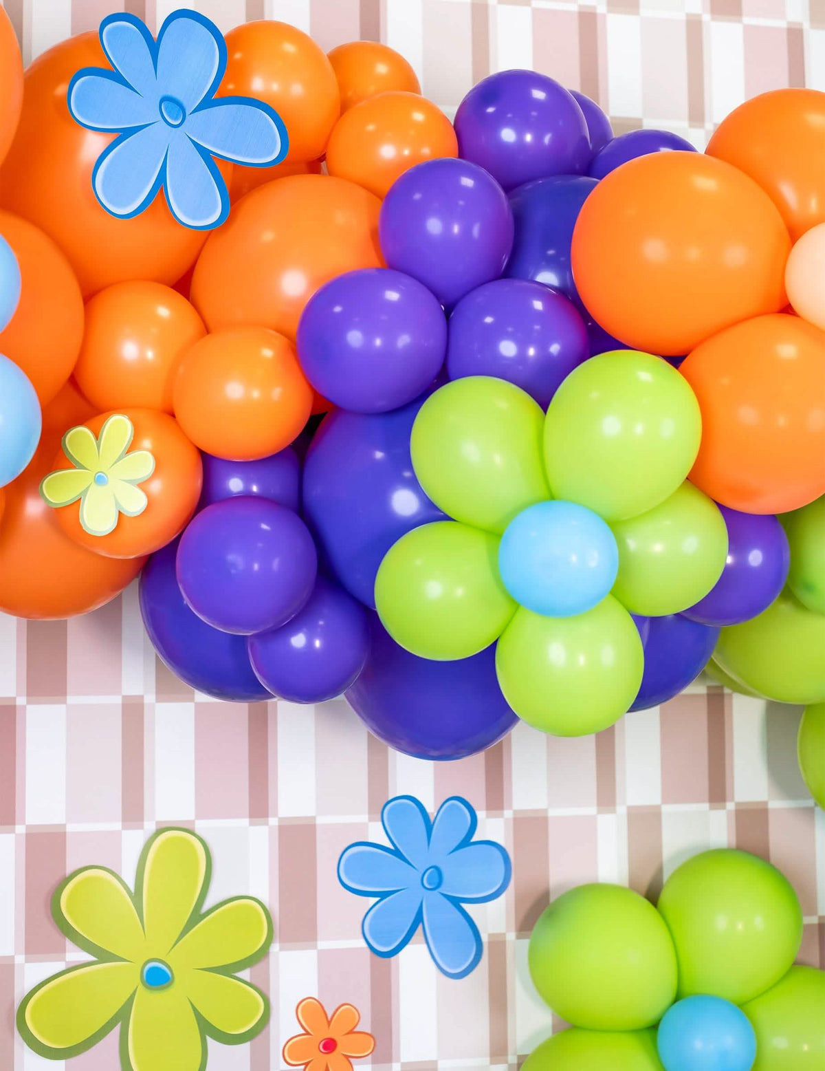 Detail kvetinového oblúka z balónov z mini latexového balónu dekorácia narodeniny