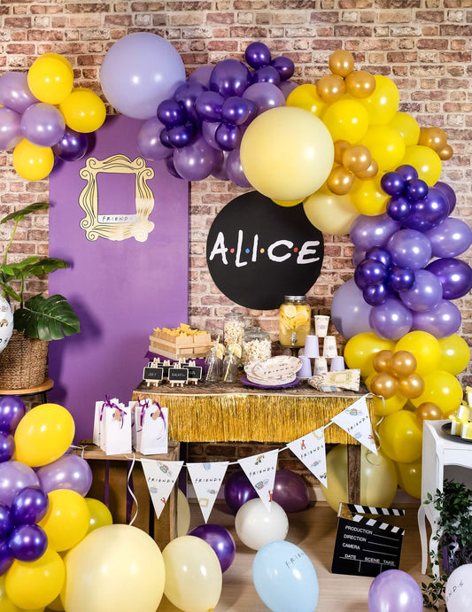 Décoration de buffet des ballons métallisés pour fête violets