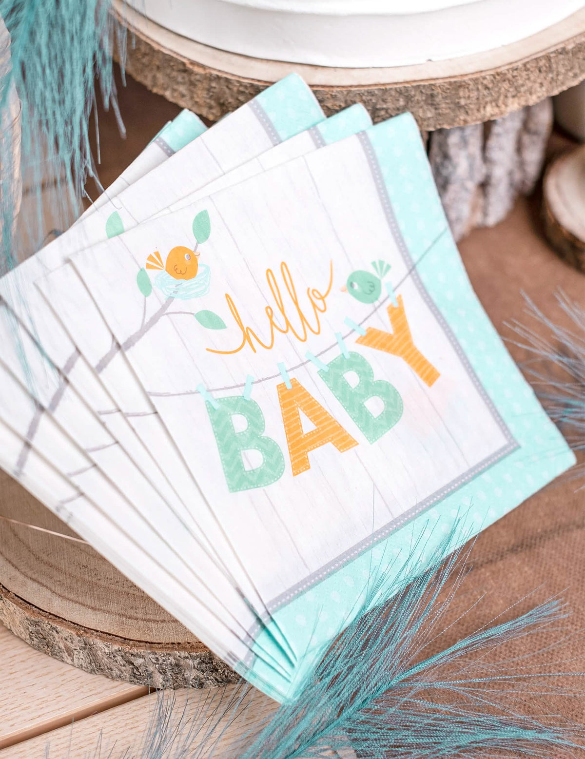 Veľký detail vzoru papierových obrúskov hello baby vtáčiky