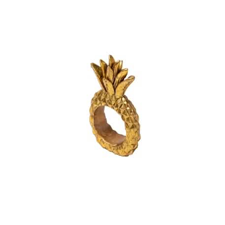 Vue de profil du rond de serviette ananas doré en résine