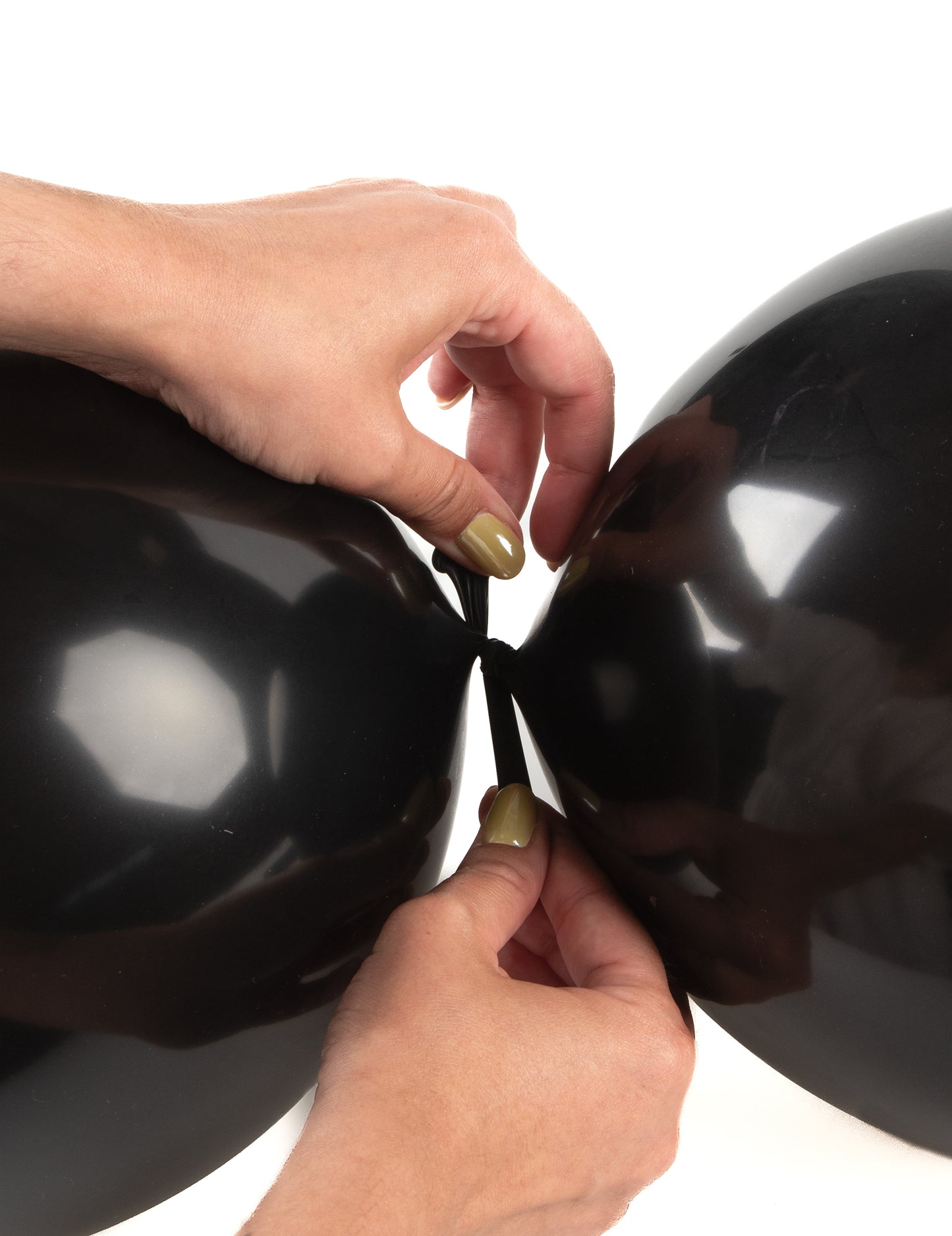 20 čiernych nafukovacích balónov na pripojenie 28 cm