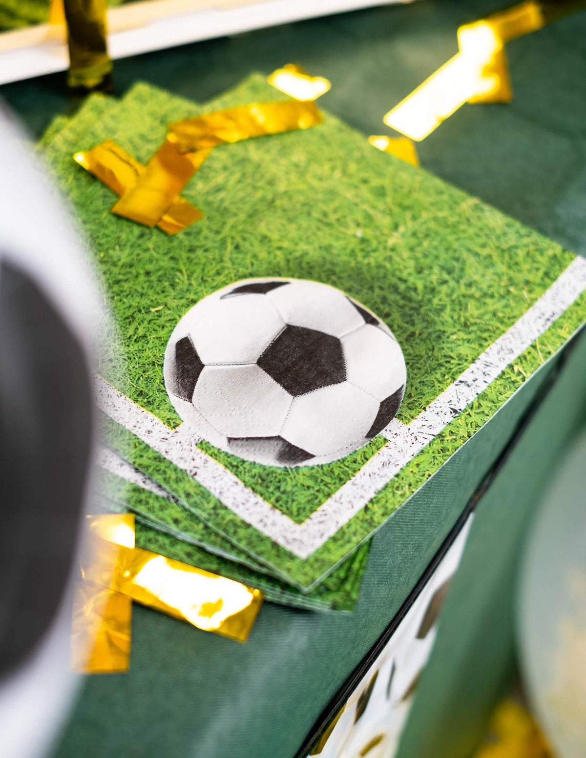 Priblíženie na motív lopty papierových obrúskov na futbalovú párty