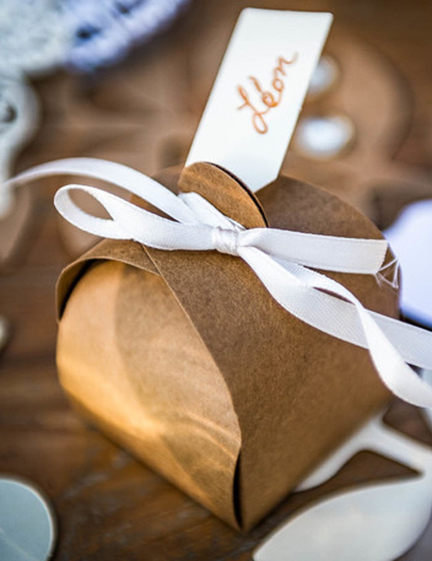 24 bielych štítkov 5 x 2 cm vyrobené z kartónu