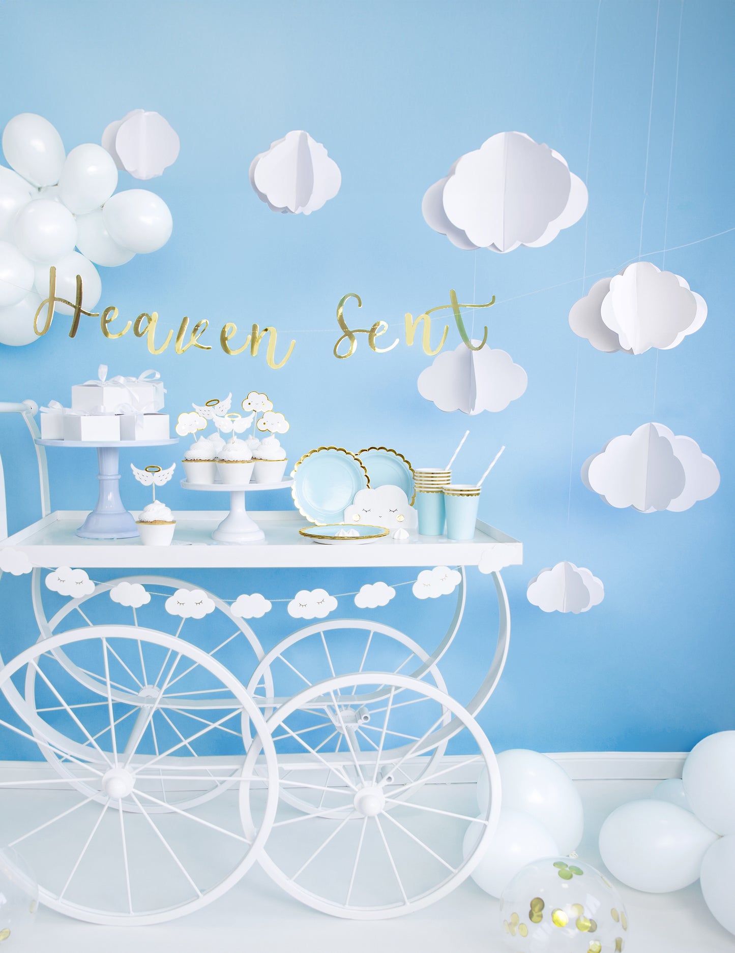 3 biele kartónové oblaky na zavesenie dekorácie