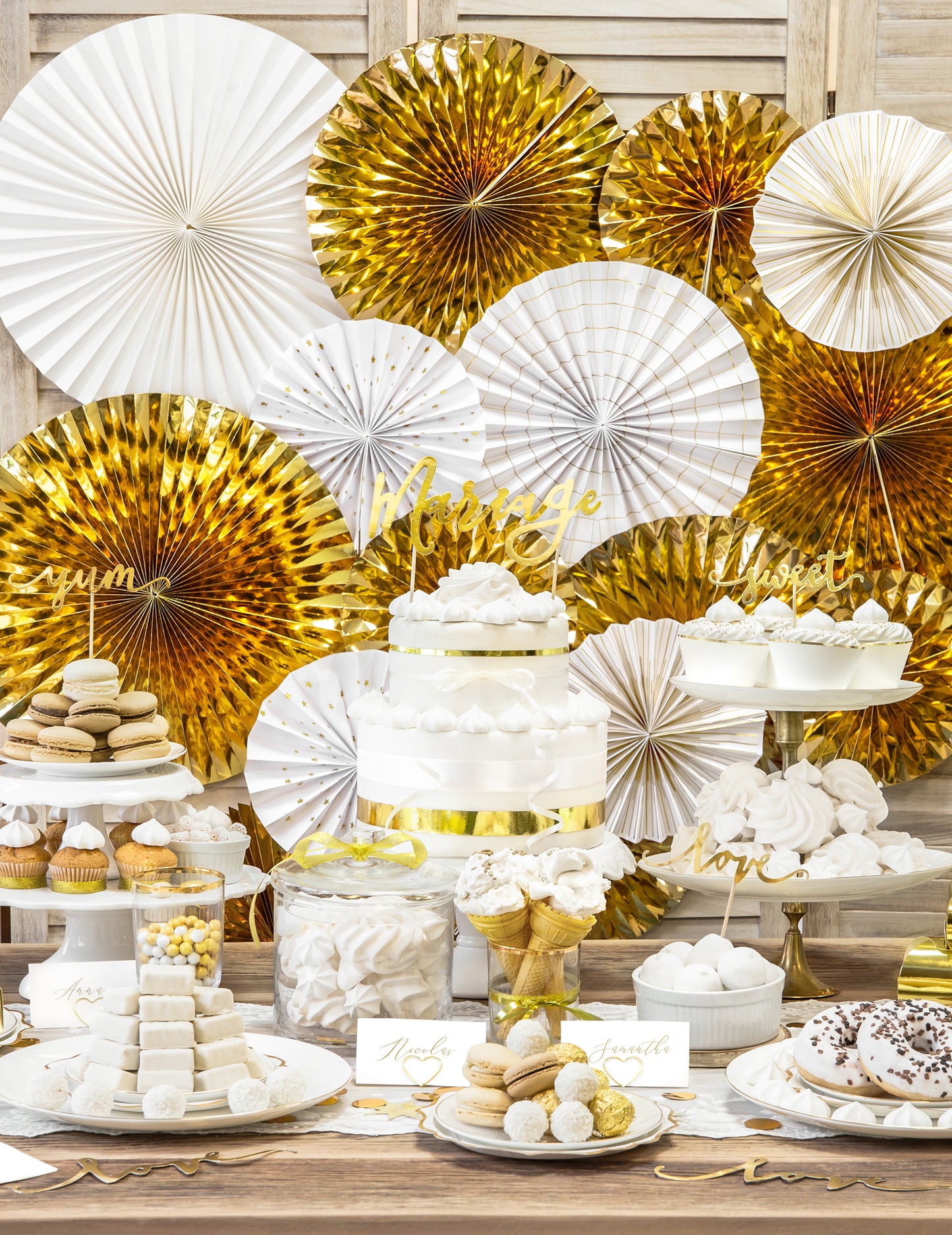 3 pozlátené papierové rozety, veľkosti 40, 32 a 23 cm pre elegantnú dekoráciu