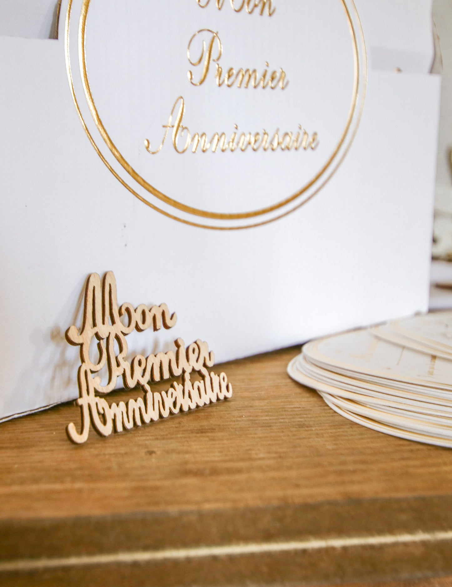 4 drevené konfety „Moje prvé narodeniny“, 6,5 x 5 cm dekorácia stola