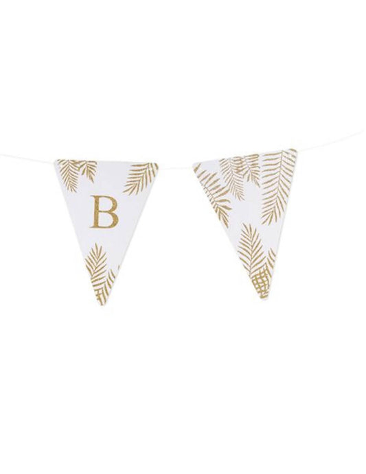 Détail de la lettre B et des motifs des fanions lettres thème fougères blanc et paillettes dorées