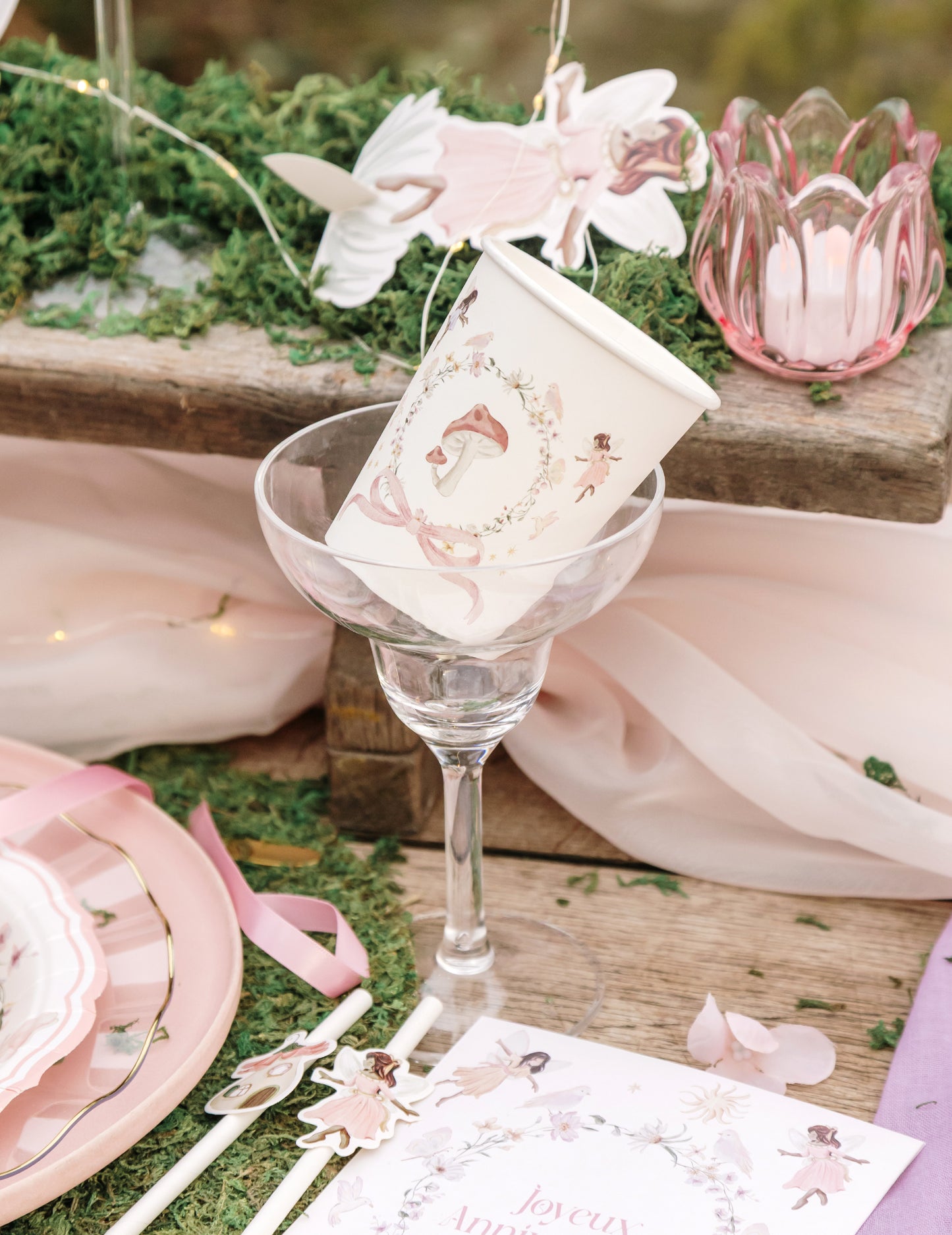 6 kartónových pohárov s rozprávkovou tematikou, bielych a pastelovo ružových, 255 ml, k narodeninám