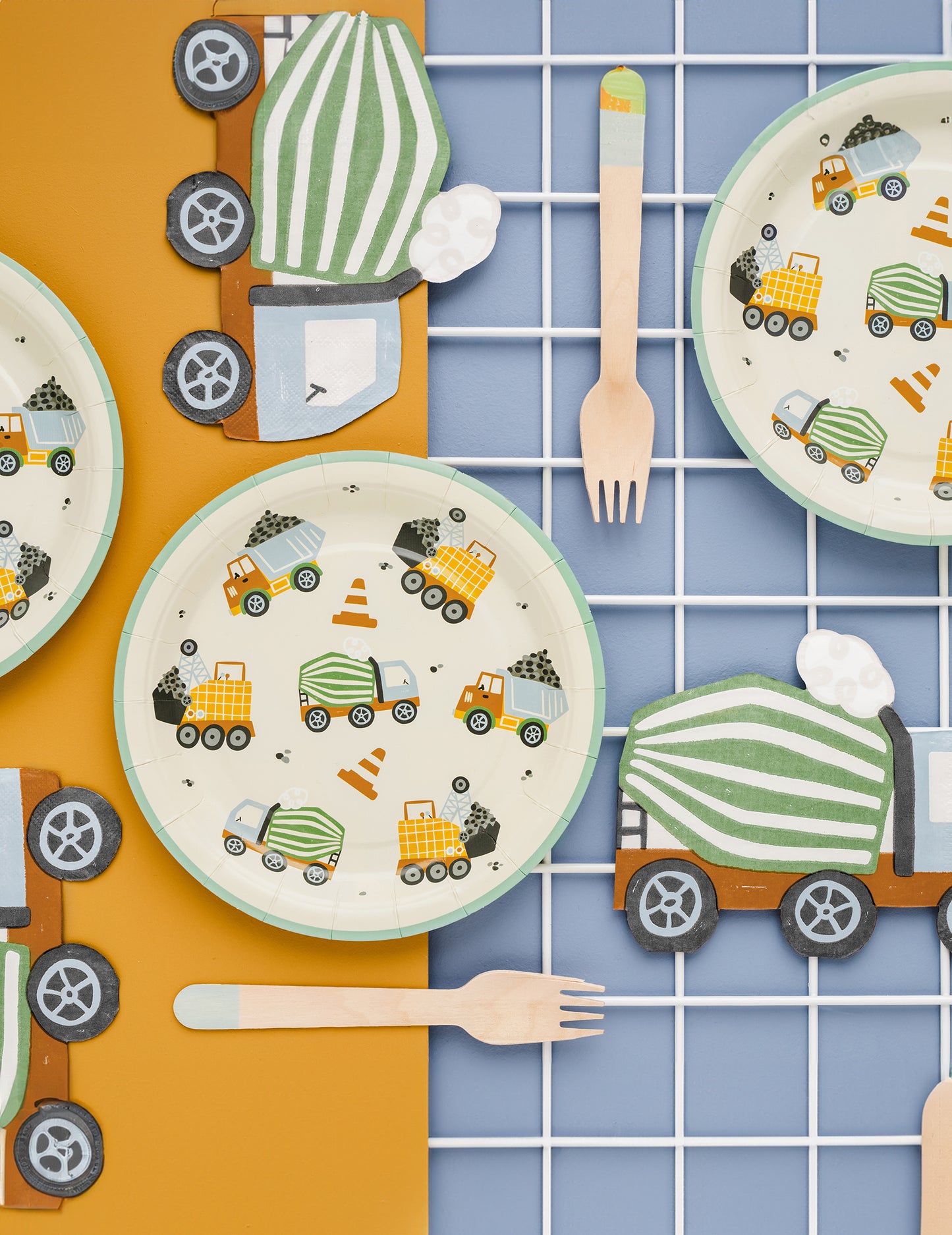 6 malých tanierov nákladné autá 18 cm