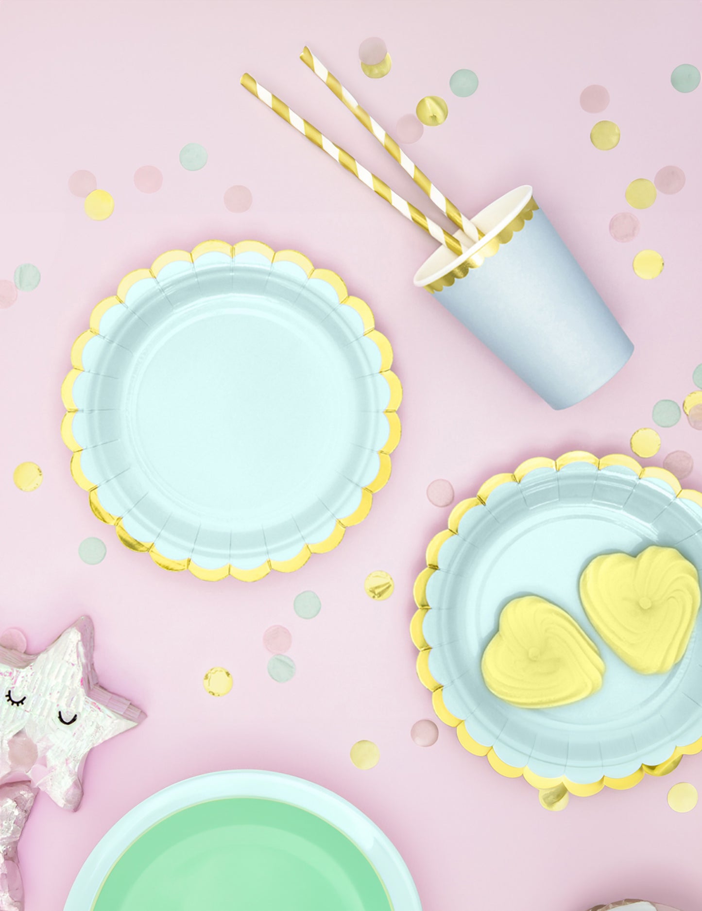 6 malých papierových tanierov v mätovo-zlatej farbe 18 cm so zúbkovanými hranami