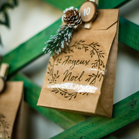 6 malých kraftových tašiek 7,5 x 12,5 cm so značkami a reťazcami