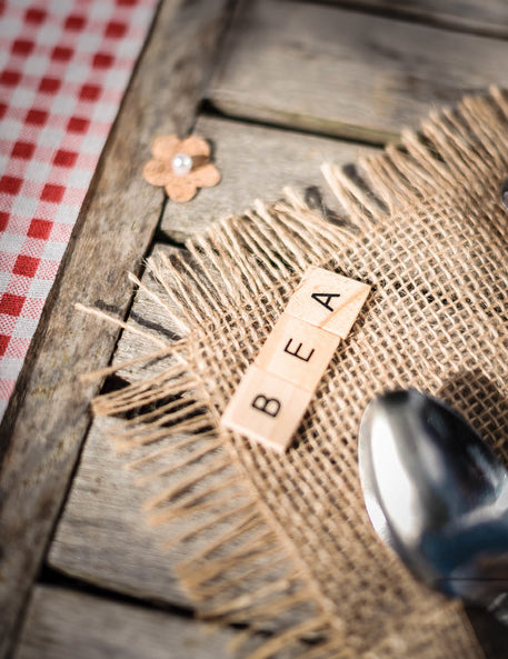 60 písmen drevená abeceda scrabble 2 cm