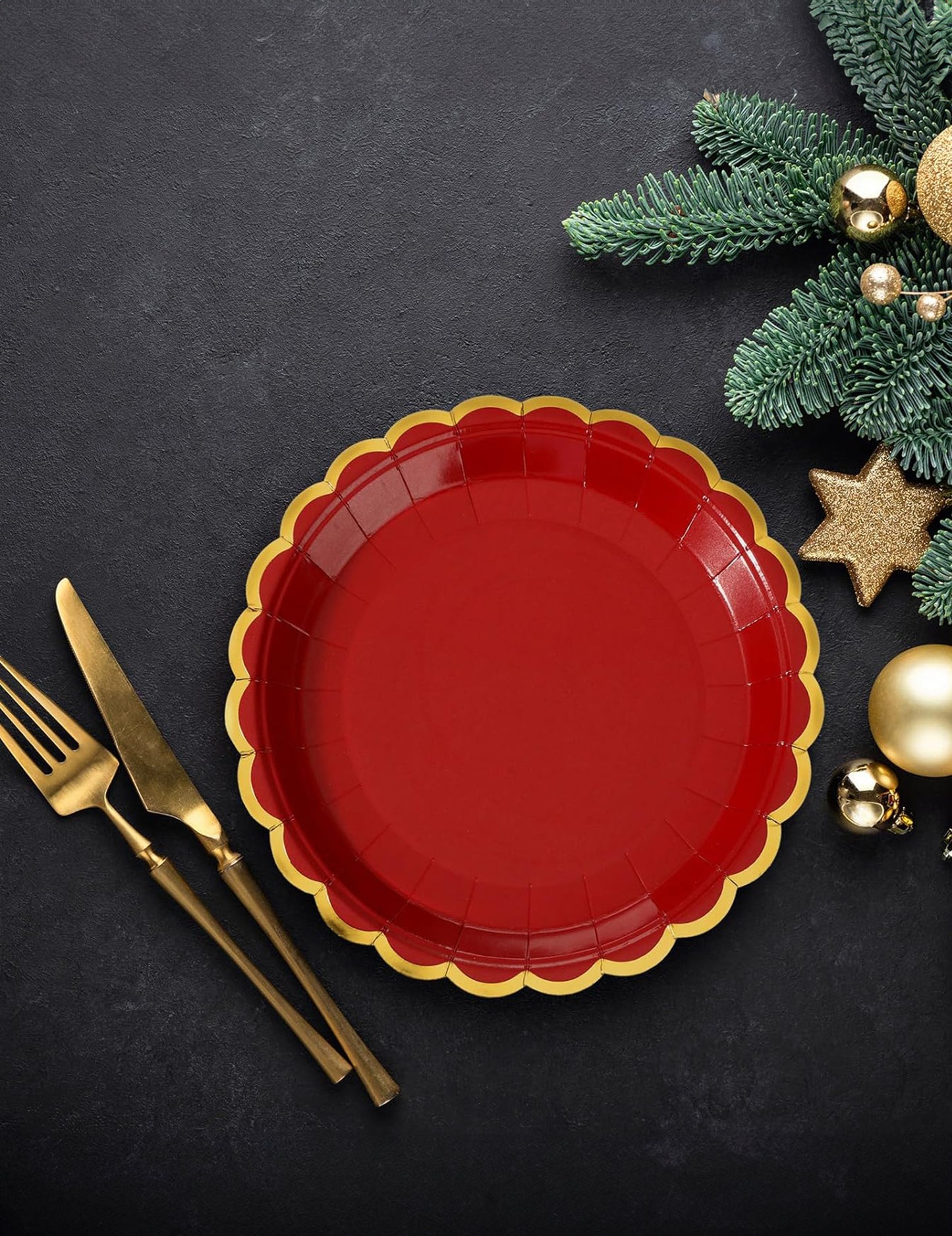 8 vrúbkovaných červených a zlatých kartónových tanierov 23 cm na Vianoce