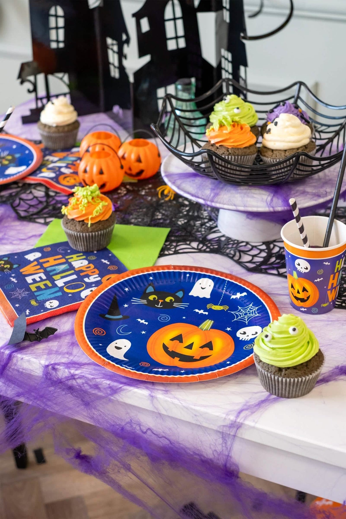 Slávnostné aranžovanie taniere z kartónu halloween Friends