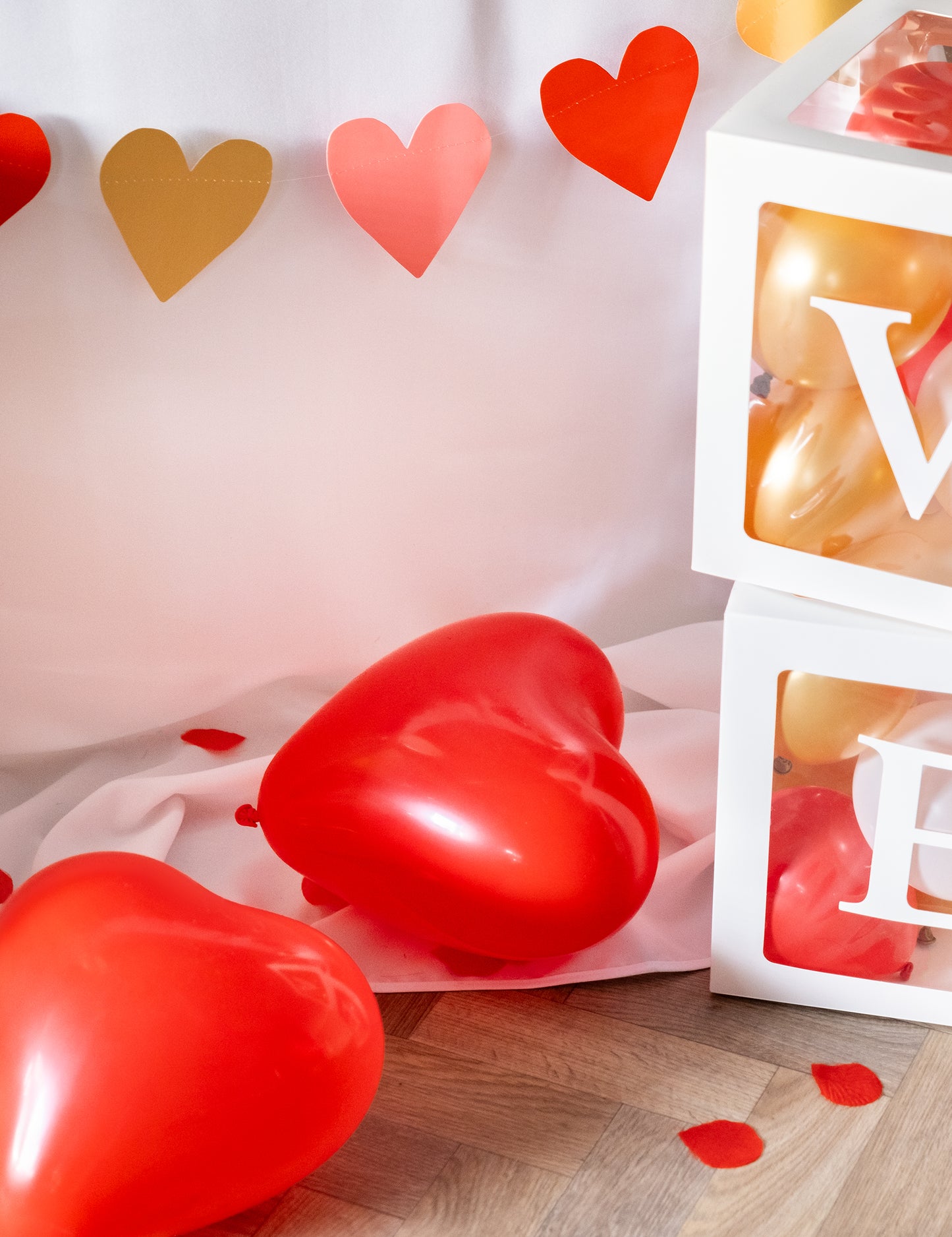 8 latexových balónov červené a biele jadrá 36 cm