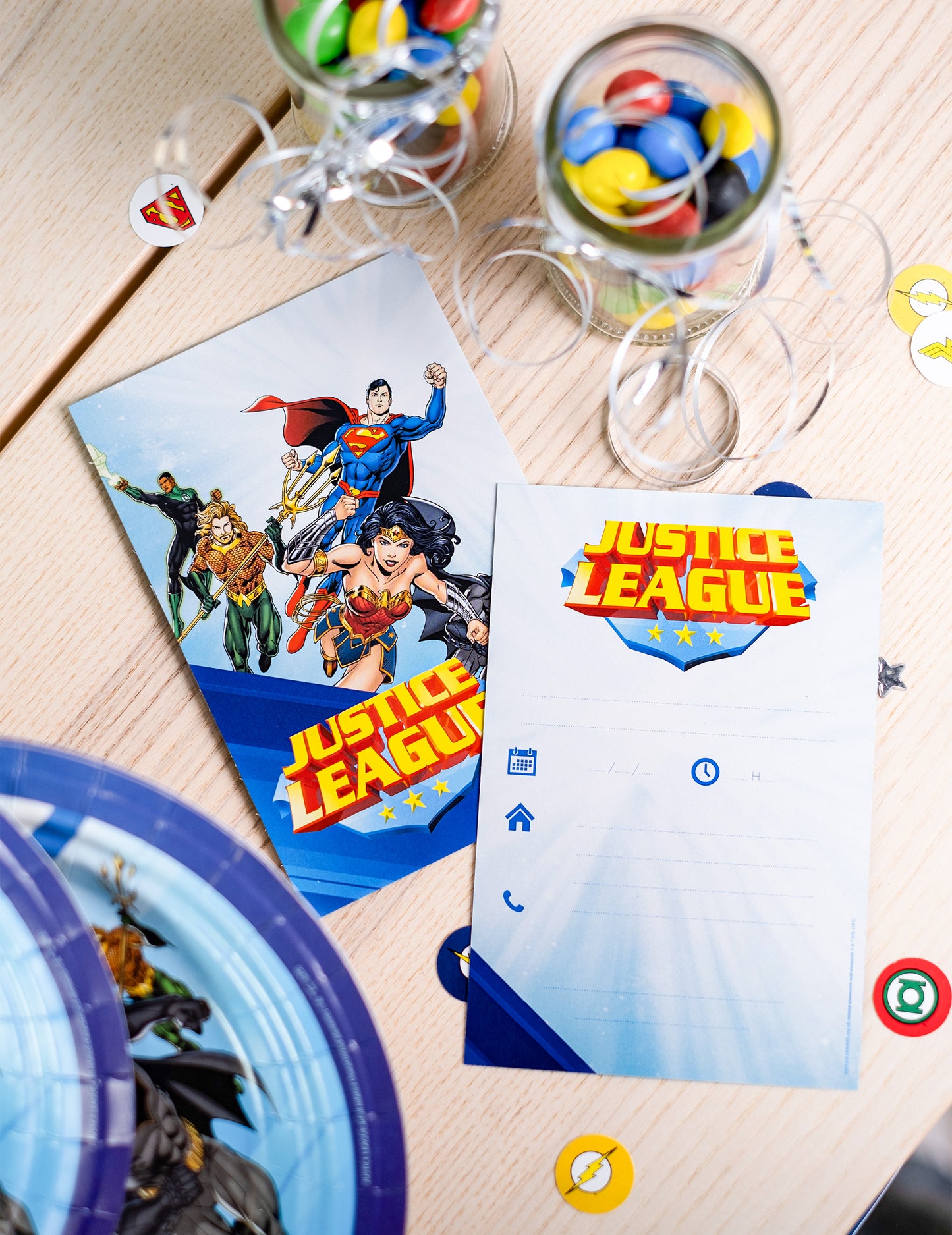 8 pozvánok Liga spravodlivosti™ s obálkami 10x16 cm