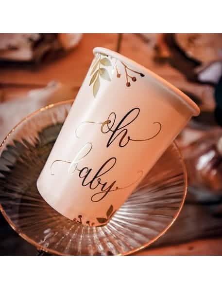 Détail de la dorure et des motifs du gobelets en carton Oh Baby Eucalyptus pour baby shower