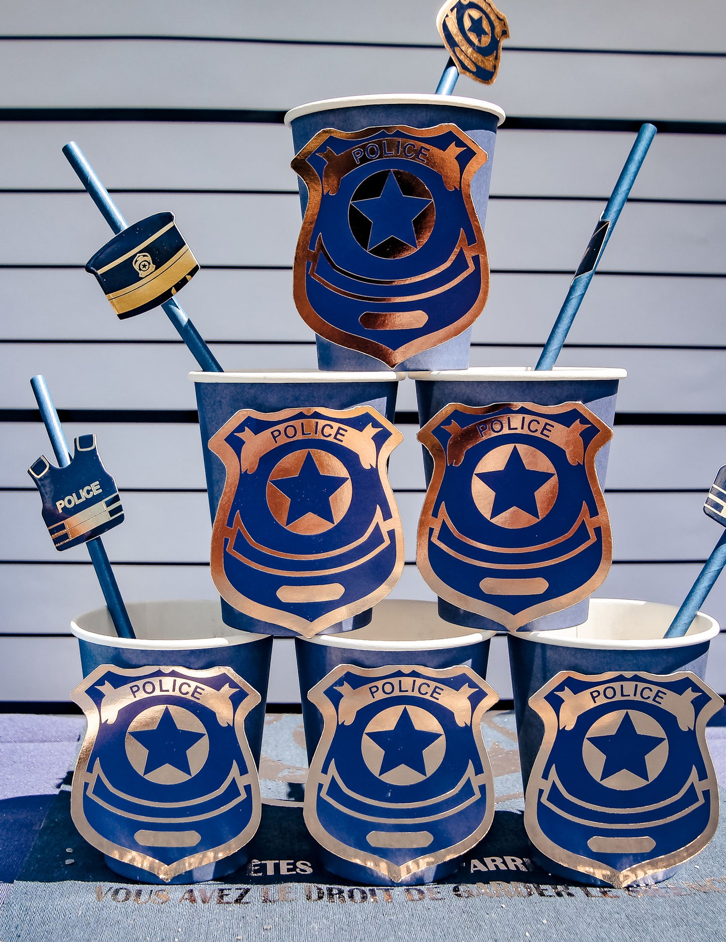 8 kartónových pohárov Navy a zlatá polícia 255 ml
