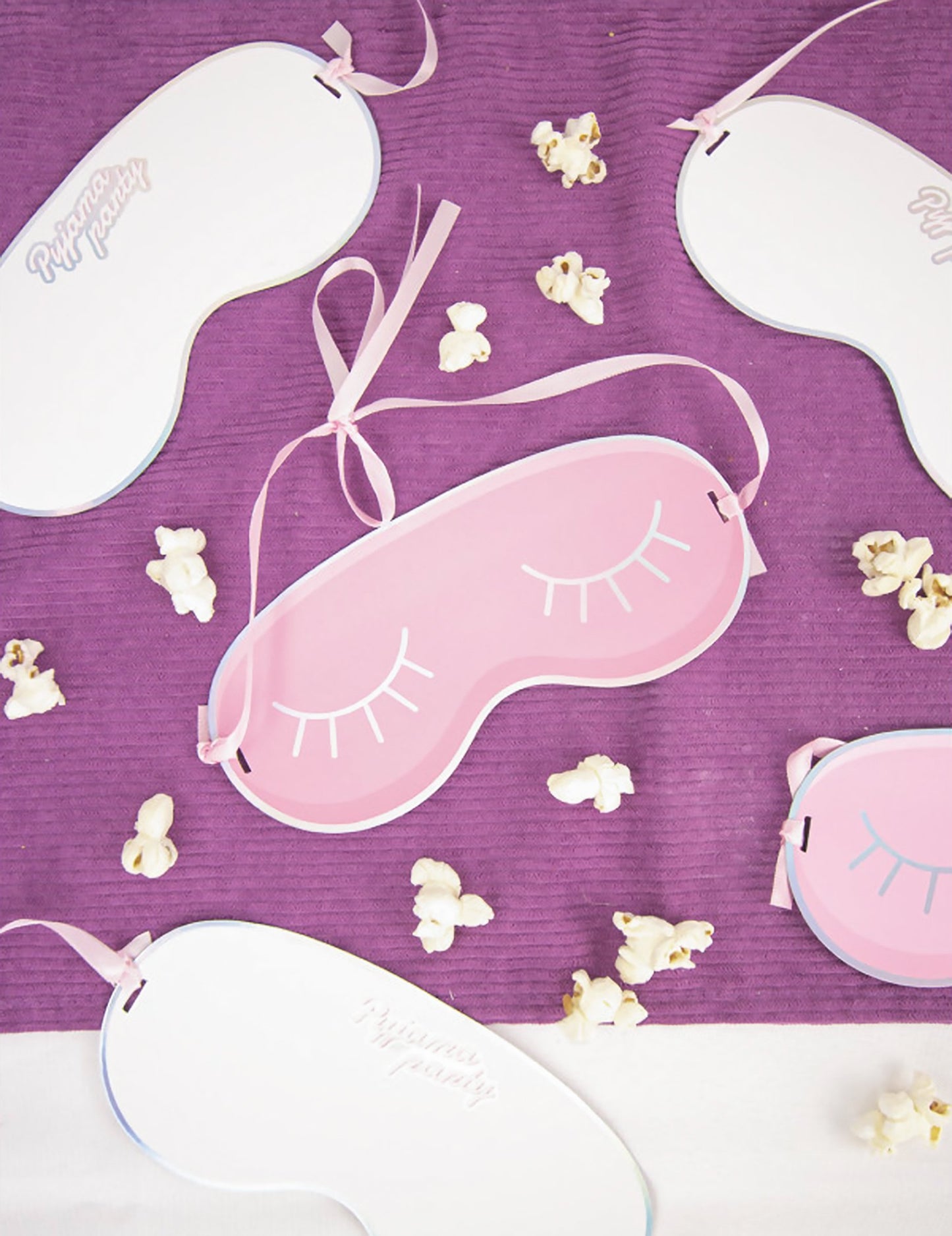 8 pozvánok na pyžamovú párty v tvare masky