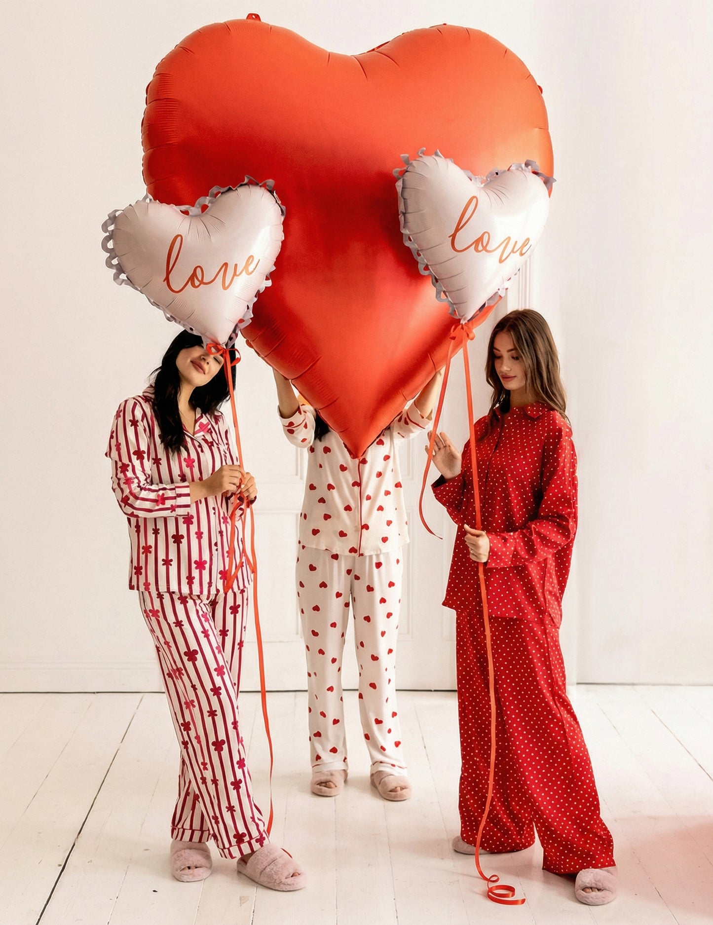 Béžový fóliový balón v tvare srdca s čipkou a motívom "Láska", 50 x 47 cm