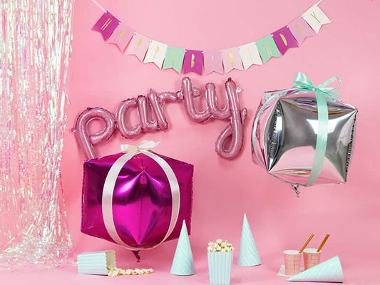 Mise en scène décorative du ballon en aluminium party pour fête rose à suspendre