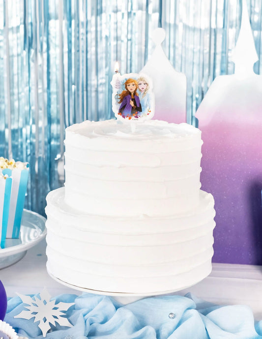 Mise en situation sur un gâteau de la bougie d'anniversaire La Reine des Neiges 2