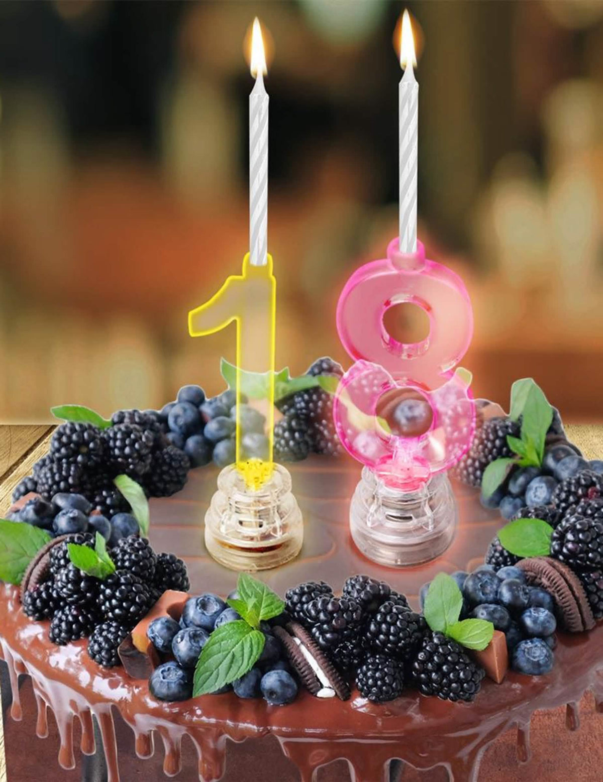 Zobrazenie na narodeninovej torte svetelnej LED sviečky číslo 8