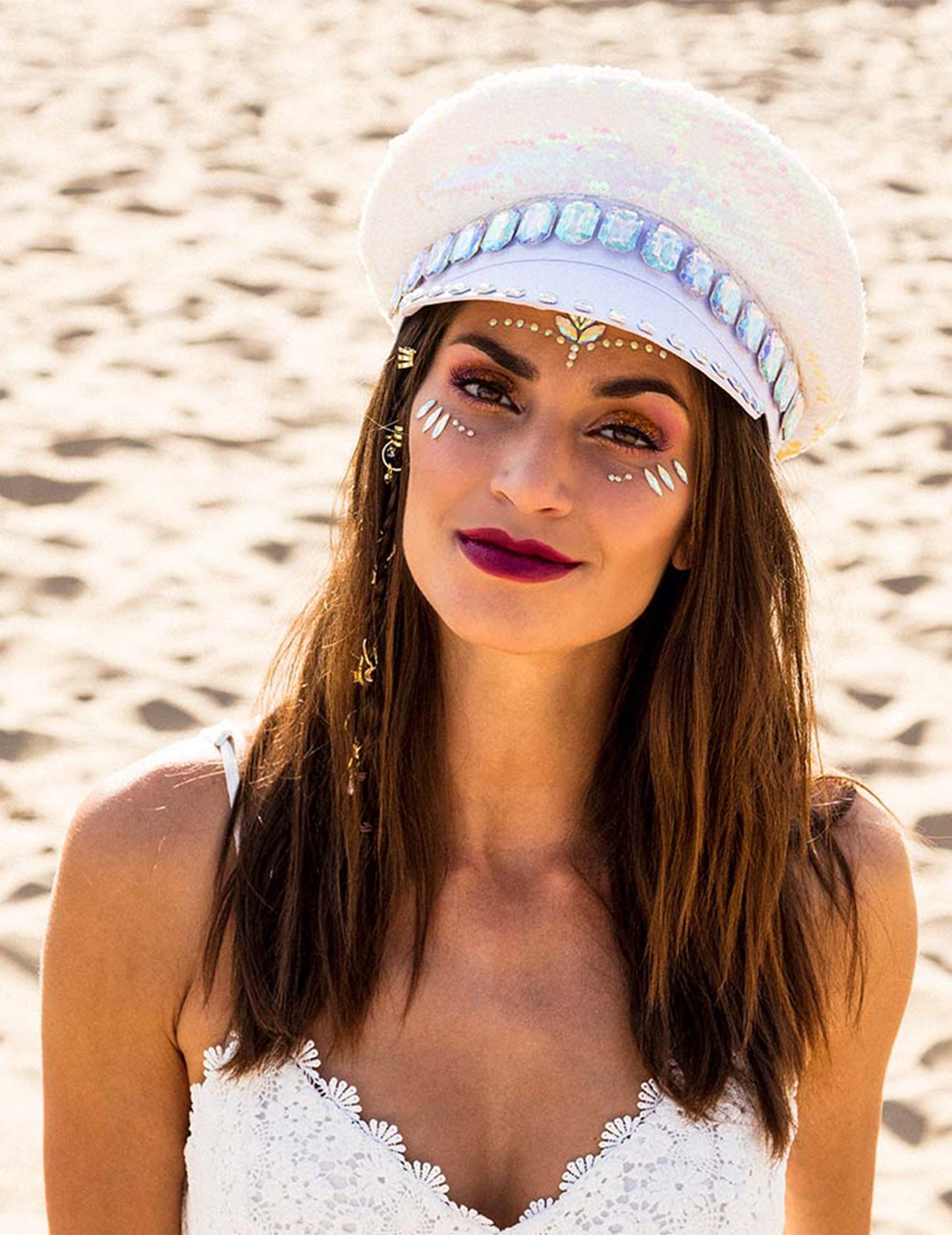 Reverzibilné flitry klobúk a dospelá perla a biela