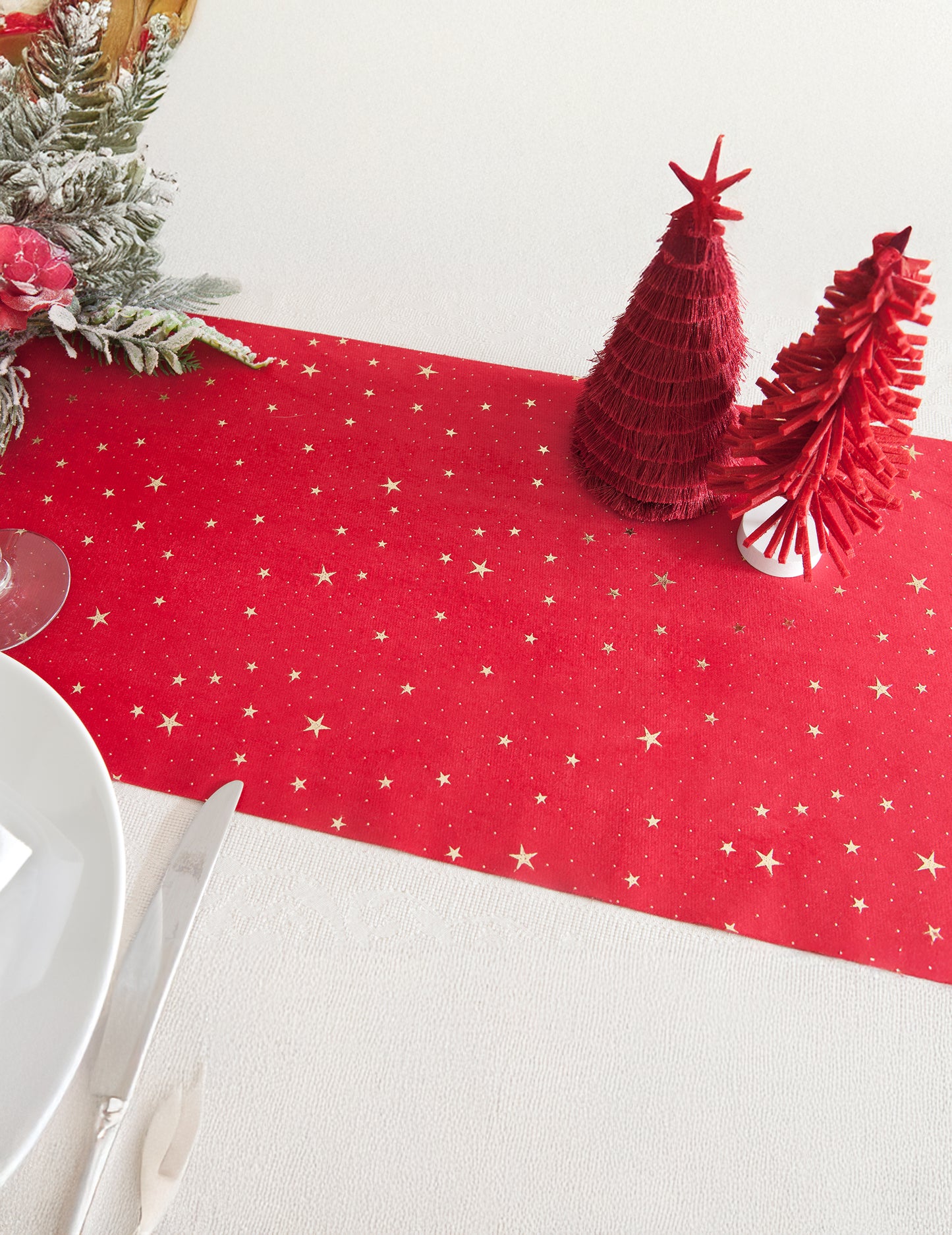 Červený zamatový prestierací stôl so zlatými hviezdičkami, 3 m