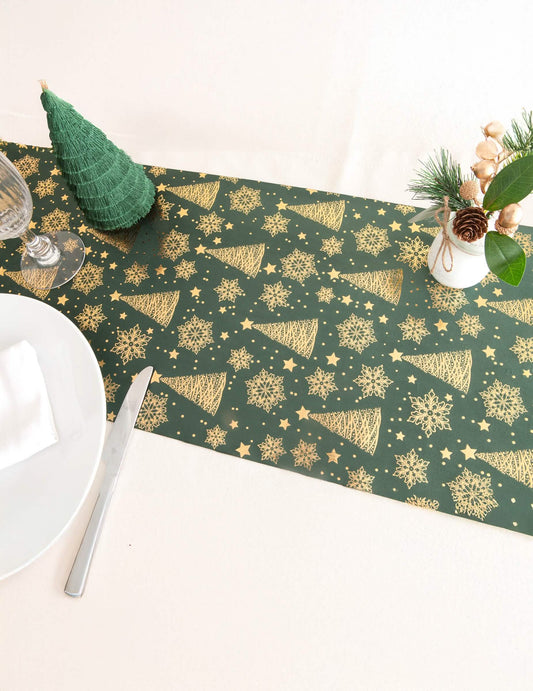 Mise en situation sur une table du chemin de table sapin