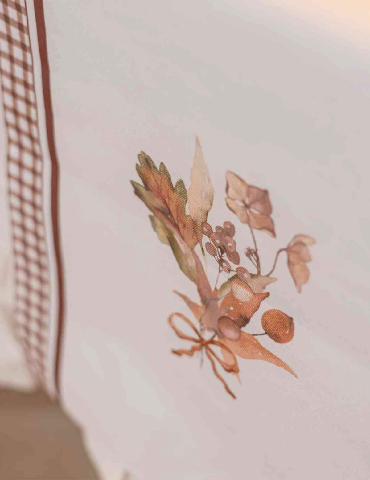 Behúň na stôl Jesenná kytica z krémovej a auburn látky 28 cm x 3 m