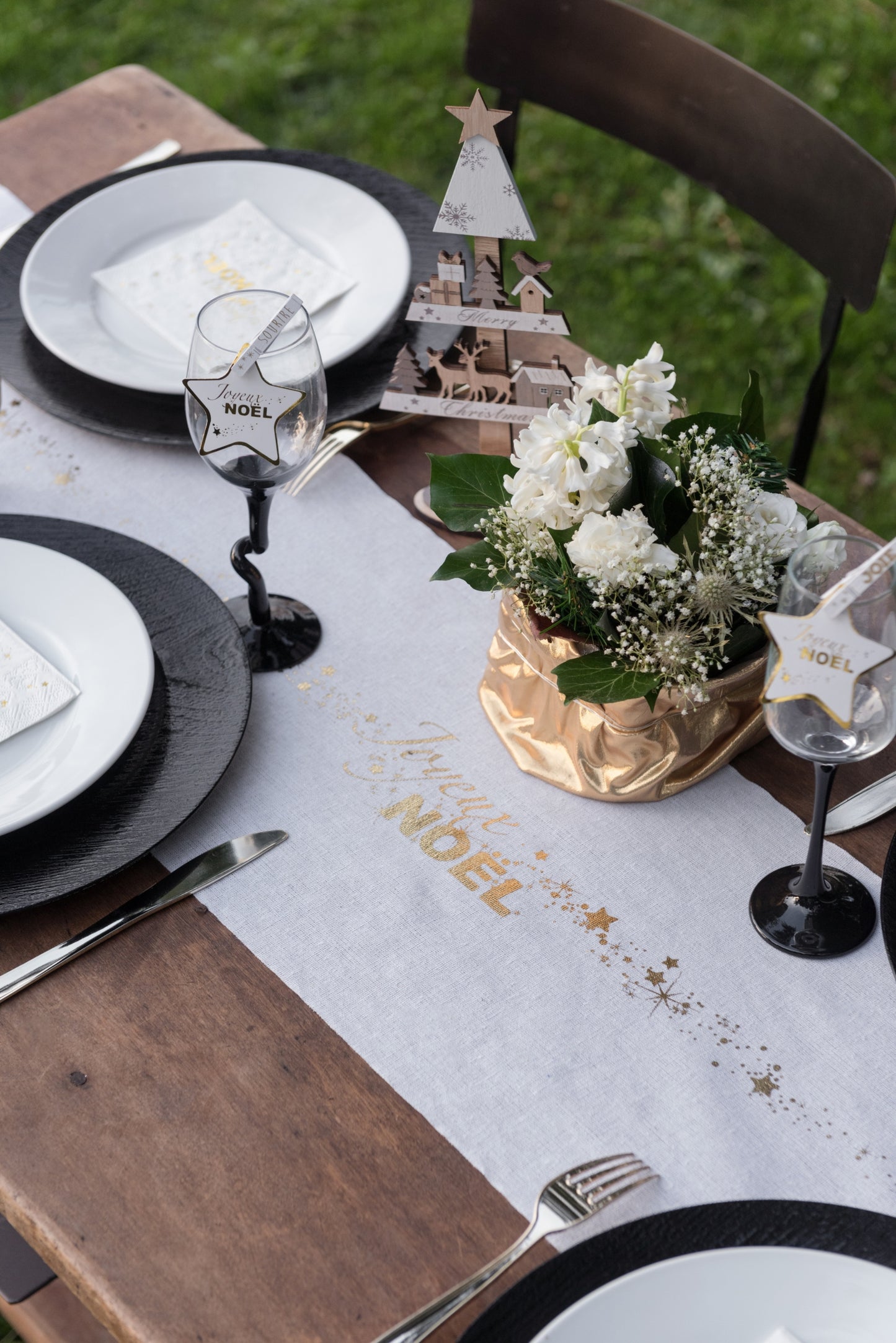 3m bavlnený prestierací stôl - Veselé Vianoce, krémovo biely s hviezdičkami