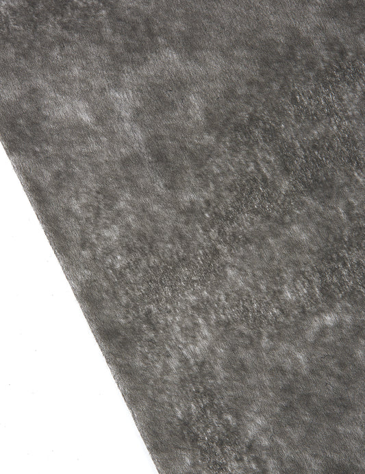 Gros plan sur la texture du chemin de table intissé pour décoration de fête noir
