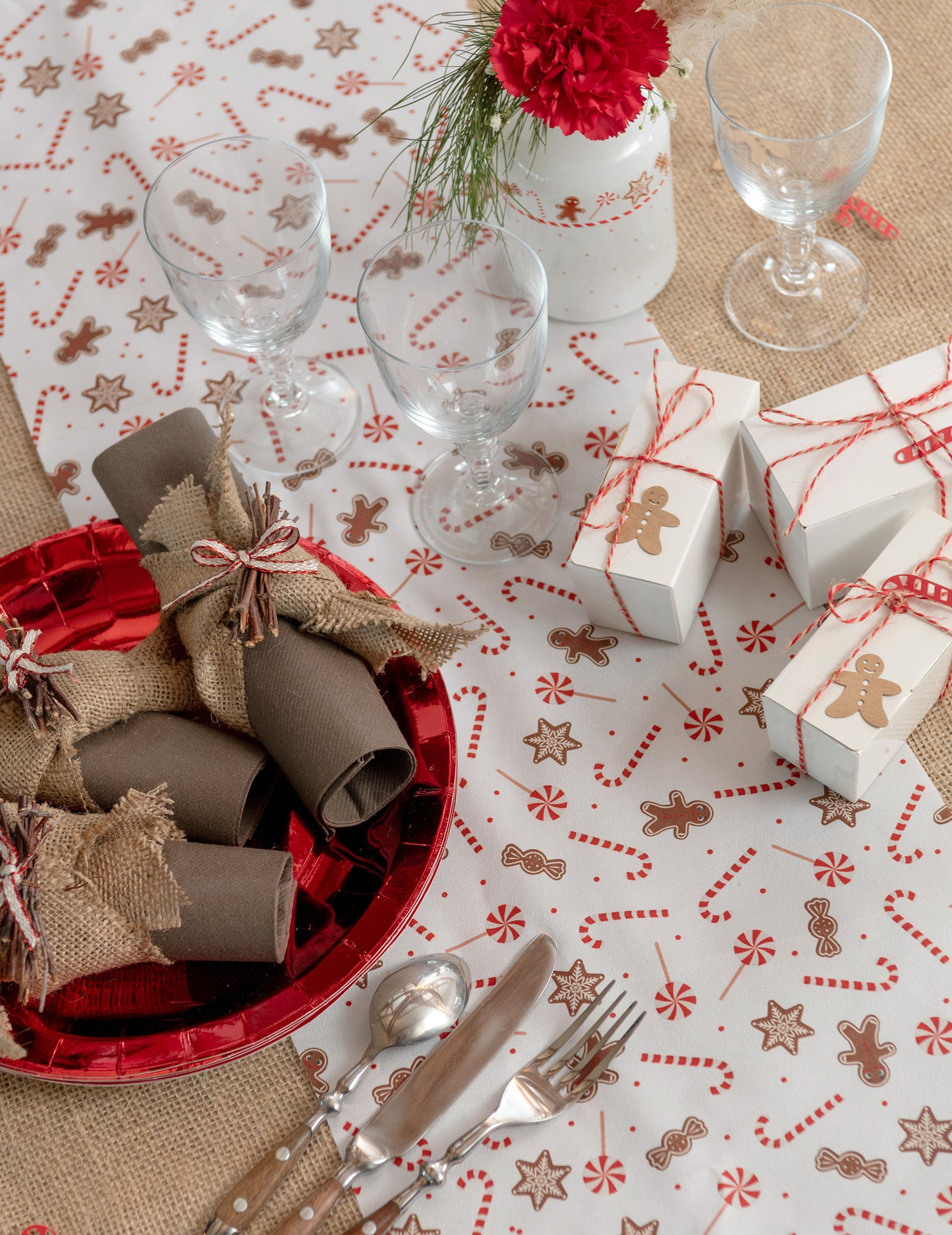 Vianočný prestierací stôl so vzorom maškŕt, 3 m, slávnostný biely