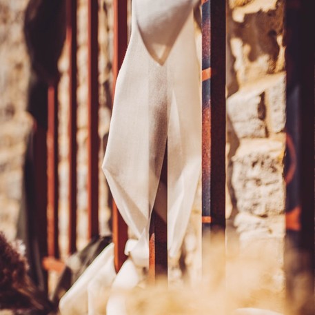 Obrus na stôl z mušelínu v slonovinovej farbe 48 cm x 5 m umývateľné