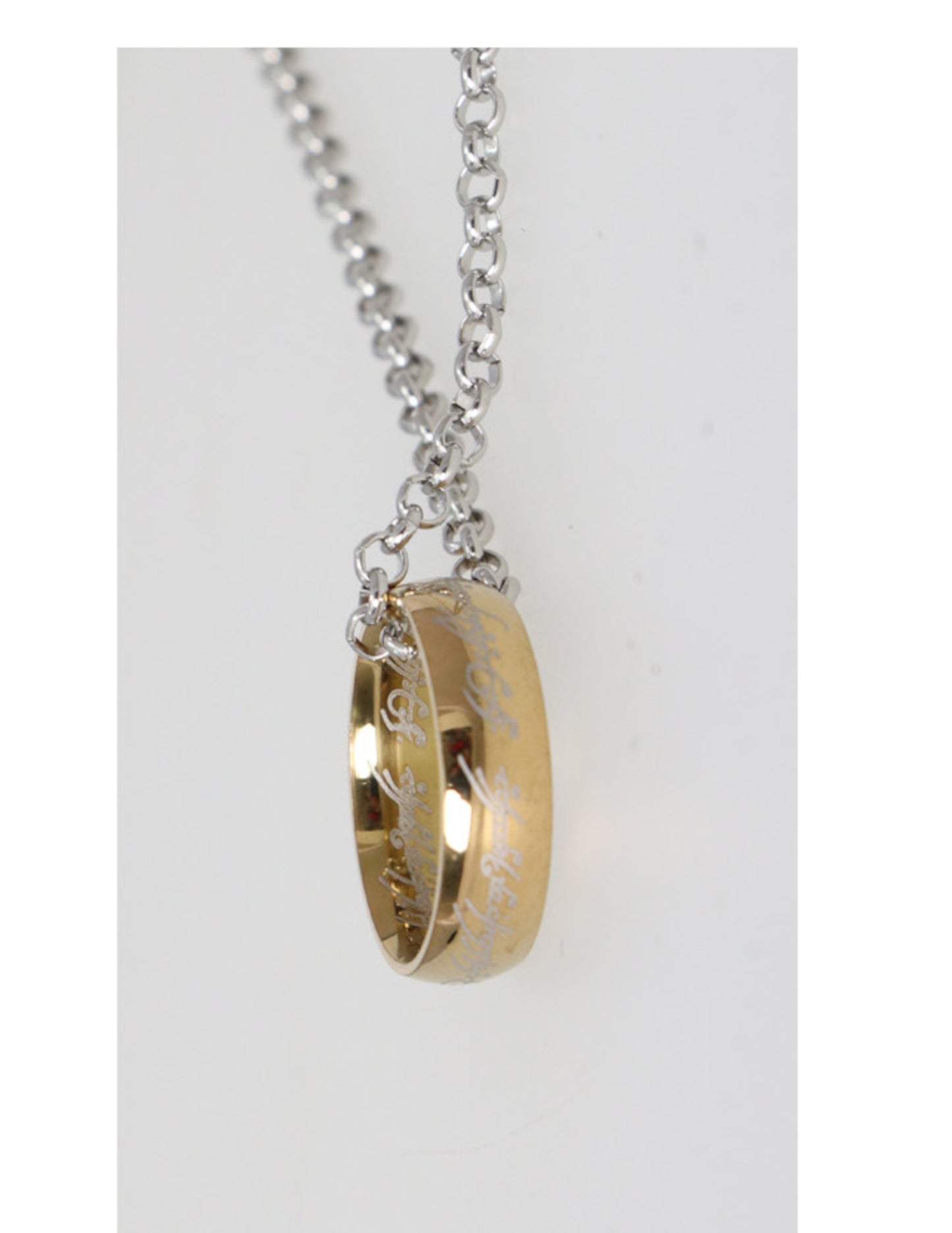 Náhrdelník so zlatým prsteňom