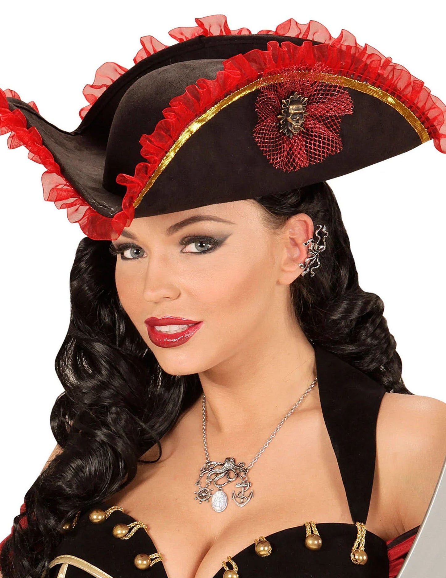 Pirátový golier s ženskými kúzlami