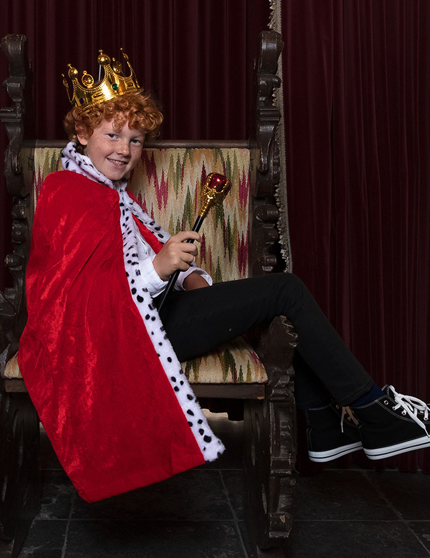 Mise en situation de la couronne de roi pour enfant