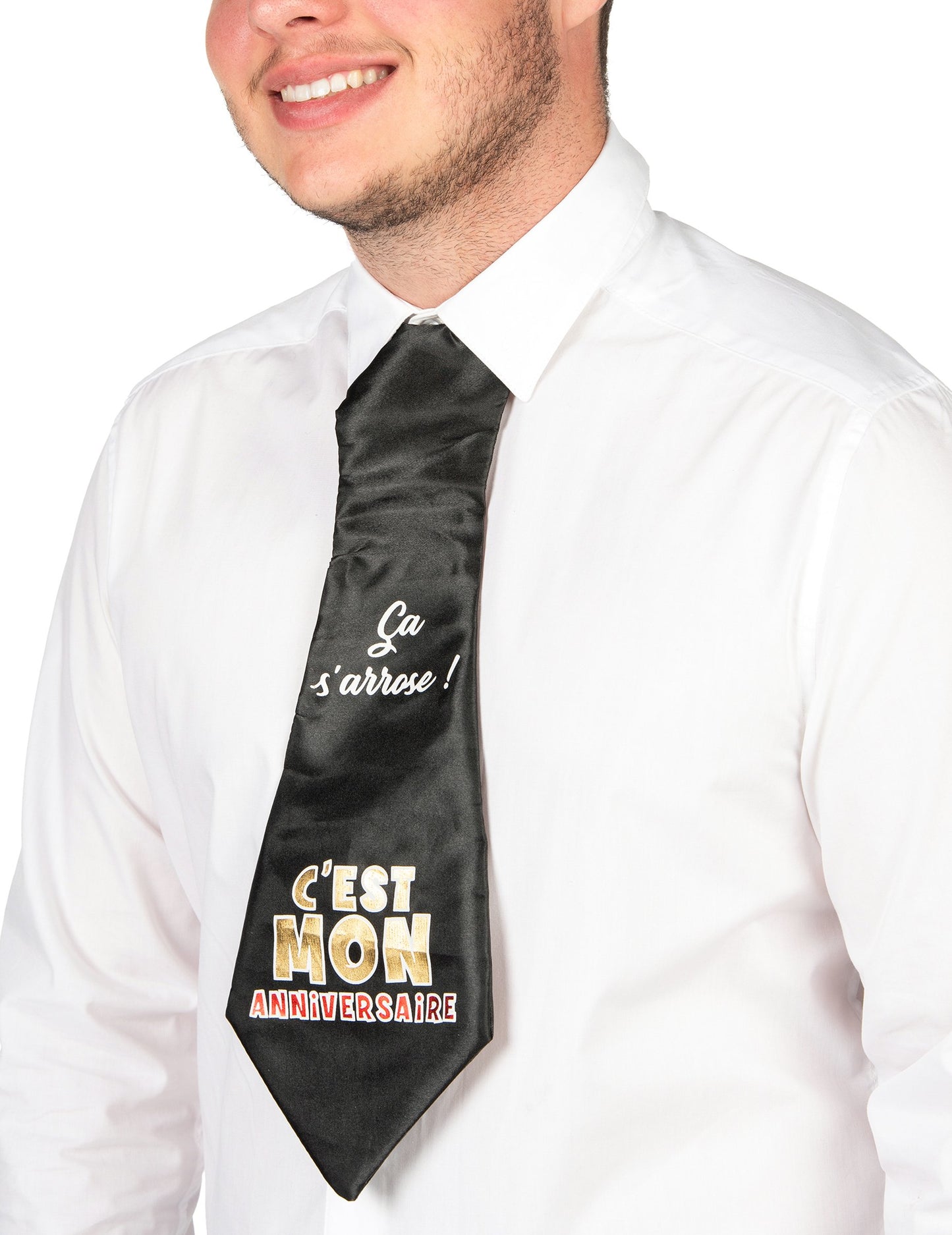 Pohľad na nosenie humoristickej kravaty Šťastné narodeniny