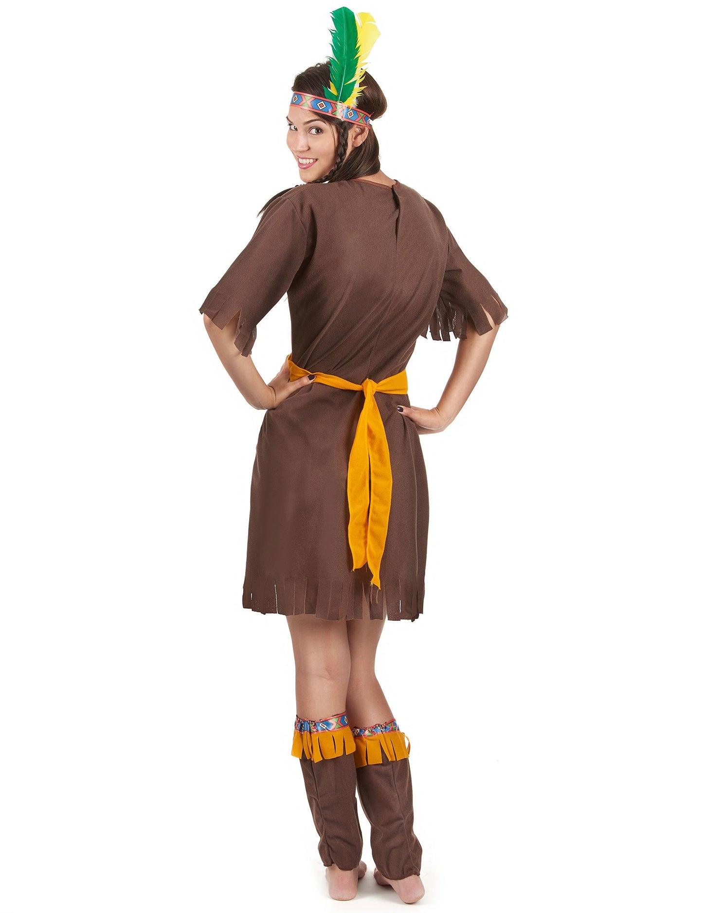 Žena obklopená indickým kostýmom