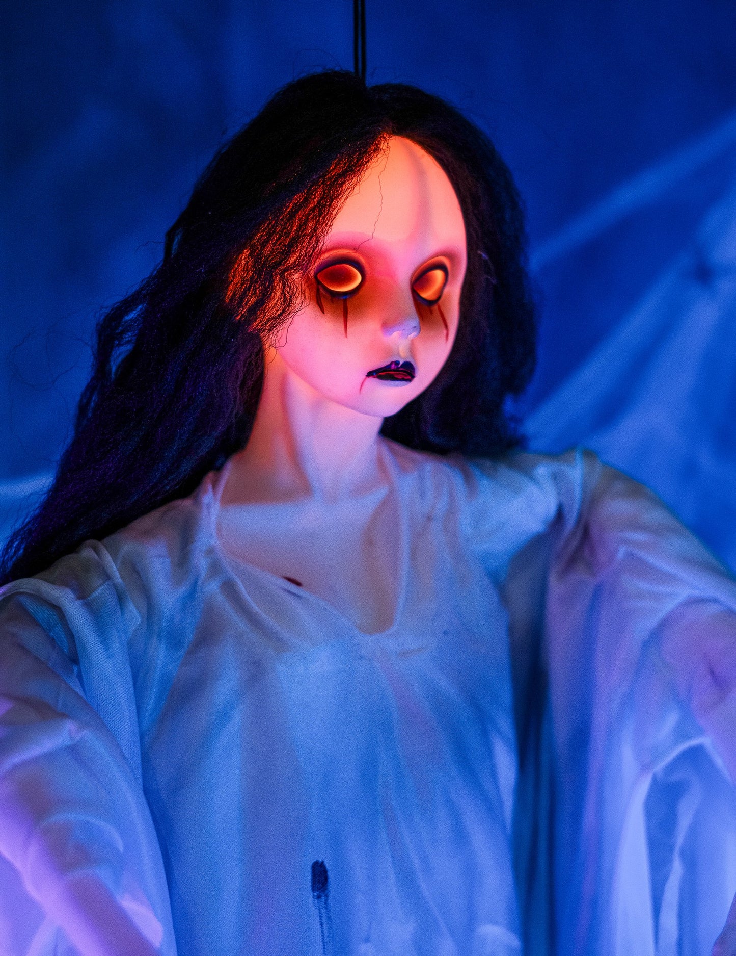 Svetelná biela dáma visiace dekorácie 90 cm Halloween