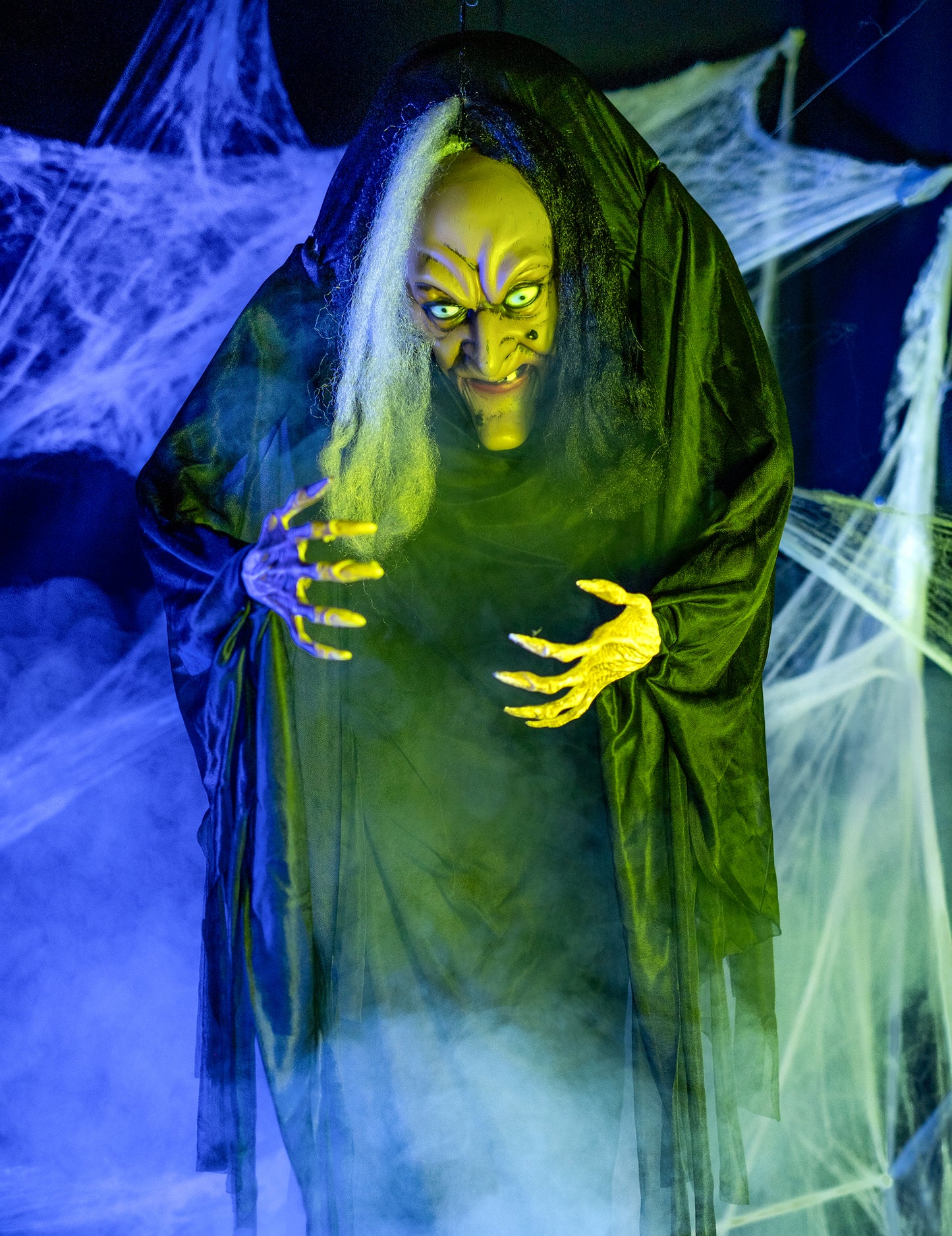 Dekorácia na zavesenie čiernej a bielej čarodejnice 140 cm Halloween