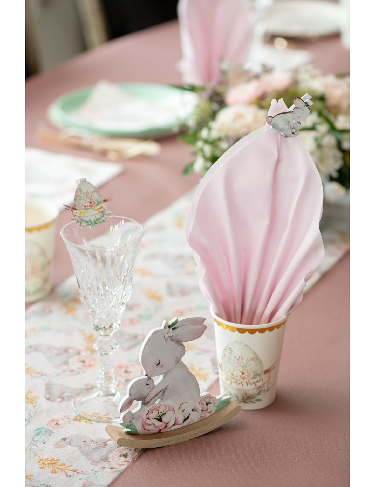 Drevená dekorácia na pohár, kvetinový veľkonočný vzor, 13 cm králiky