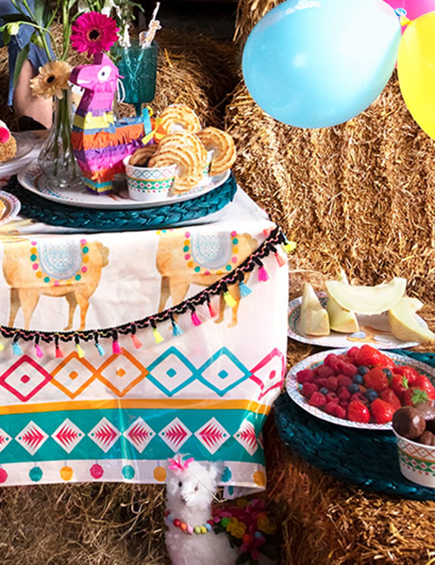 Dekorácia z bielej lamy s kvetmi, 24 x 18 cm